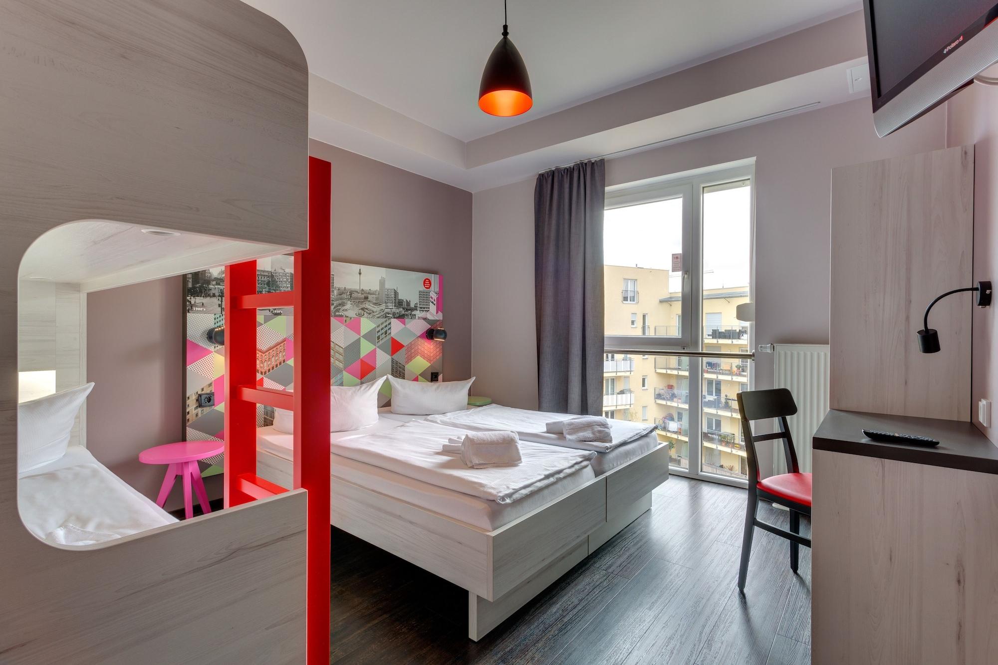 Meininger Hotel Berlin Alexanderplatz Екстериор снимка