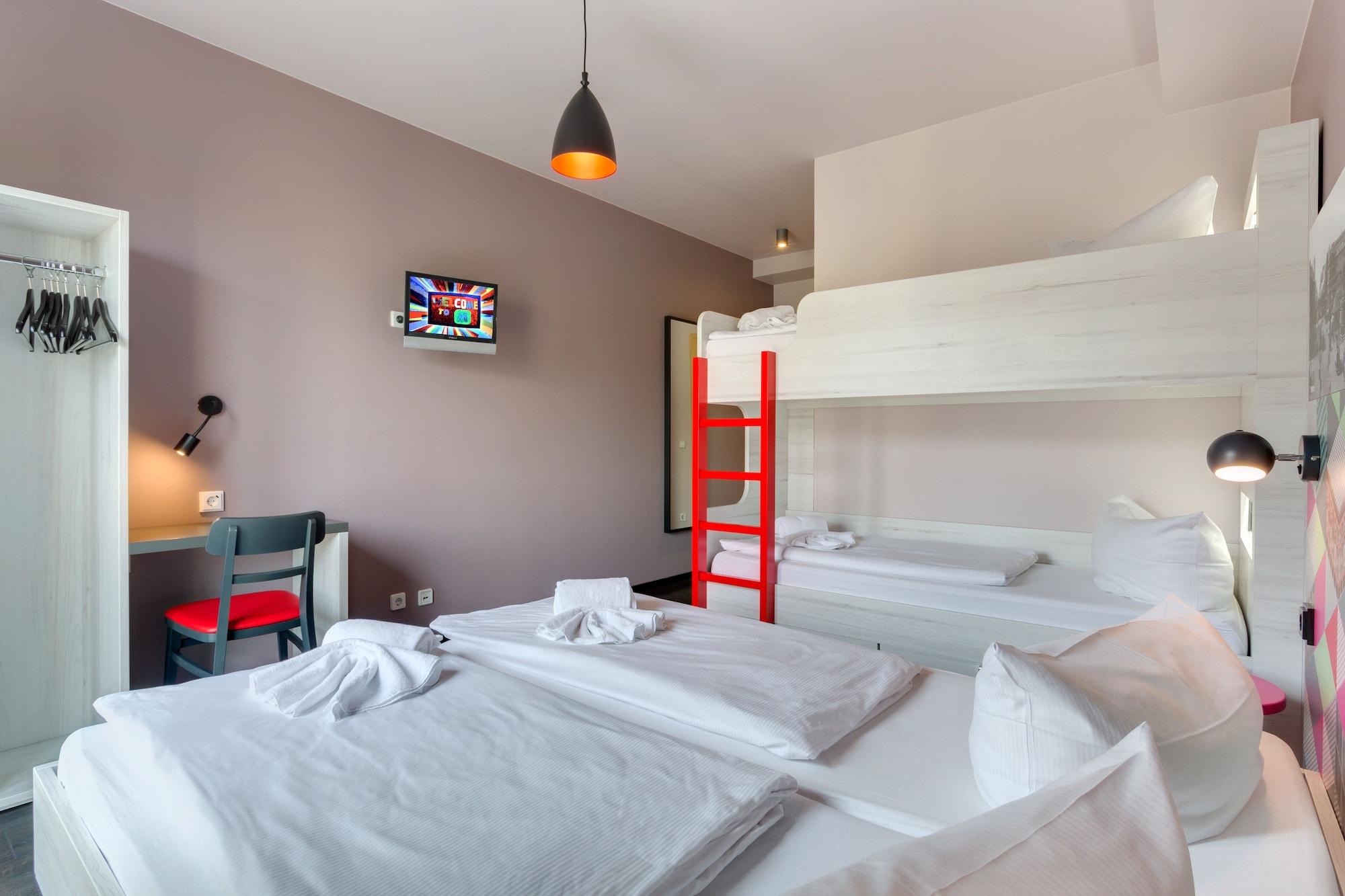 Meininger Hotel Berlin Alexanderplatz Екстериор снимка
