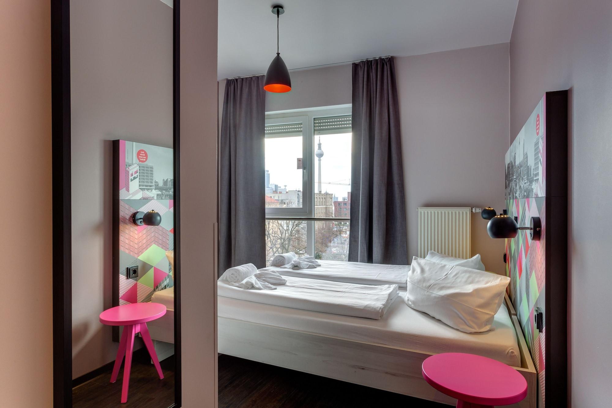 Meininger Hotel Berlin Alexanderplatz Екстериор снимка