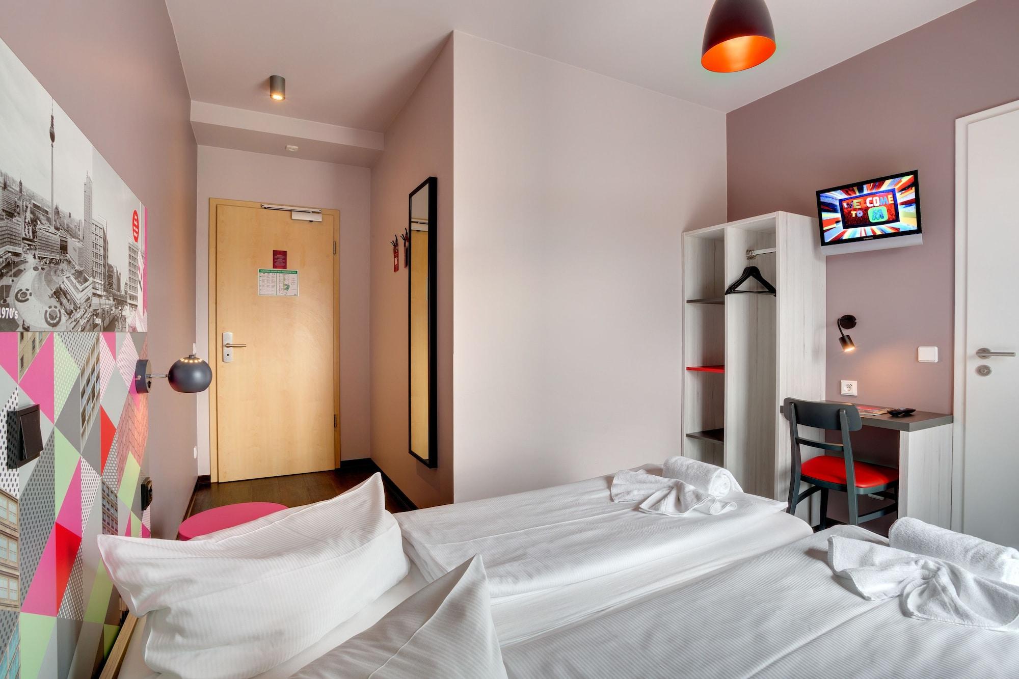 Meininger Hotel Berlin Alexanderplatz Екстериор снимка