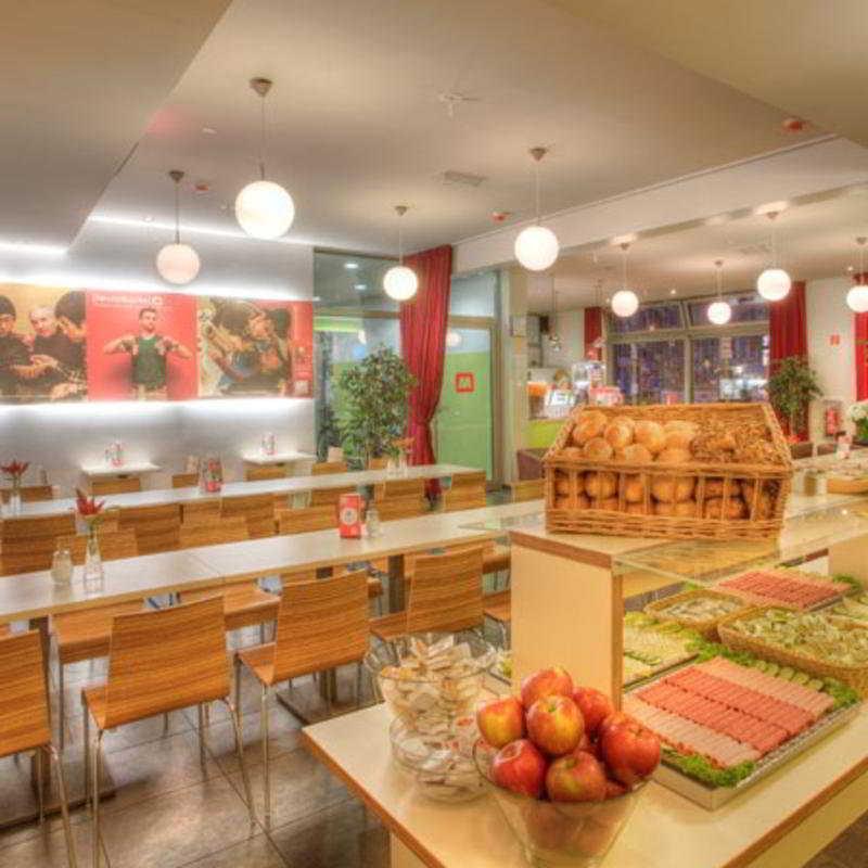 Meininger Hotel Berlin Alexanderplatz Екстериор снимка