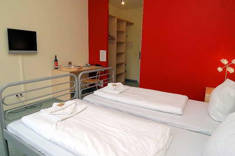 Meininger Hotel Berlin Alexanderplatz Стая снимка