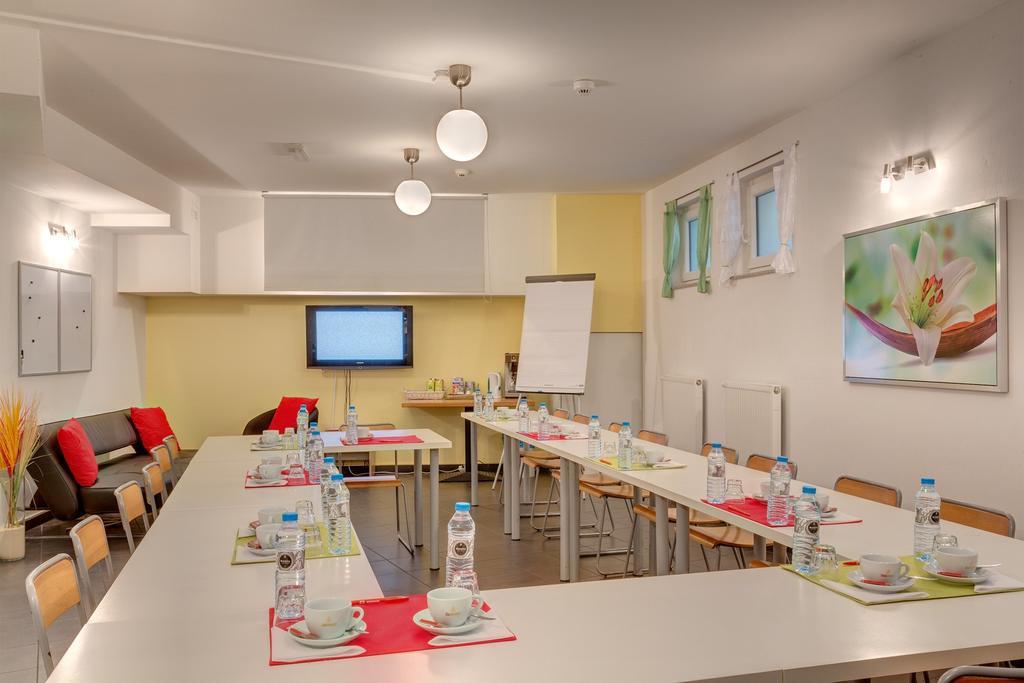 Meininger Hotel Berlin Alexanderplatz Екстериор снимка
